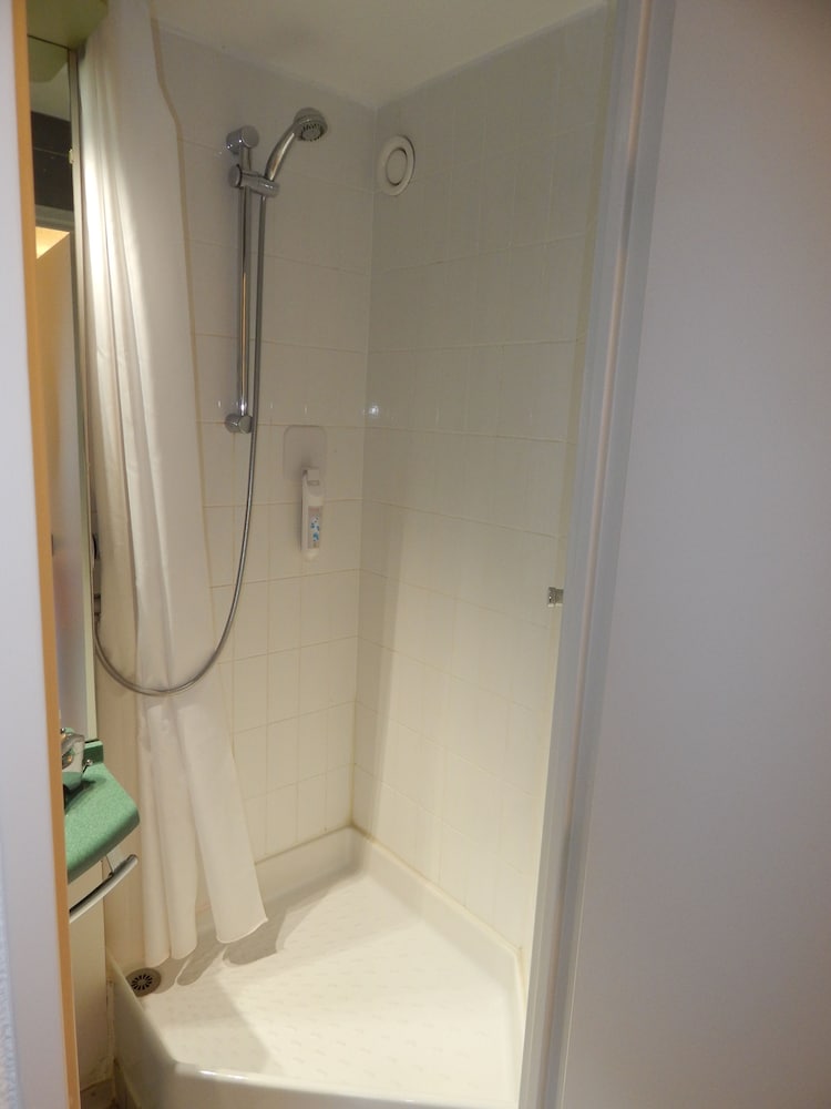 HABITACIÓN DOBLE CON CAMAS SEPARADAS - Habitación con camas individuales del hotel Ibis Budget Limoges. Foto 5