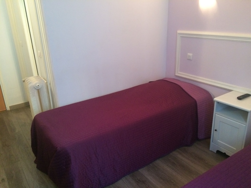 Habitación estándar con 2 camas individuales del hotel André Gill. Foto 2