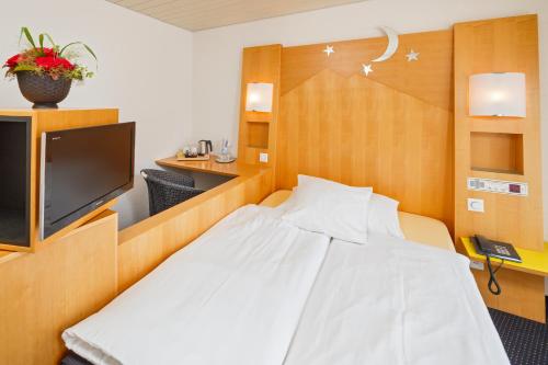 Habitación sencilla con cama doble pequeña del hotel Stella Swiss Quality