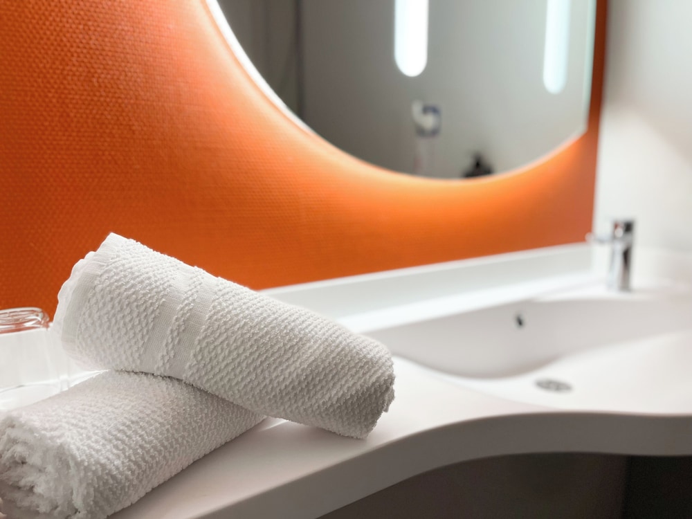 GEMELA - Habitación con camas individuales del hotel ibis budget Carcassonne La Cité. Foto 10