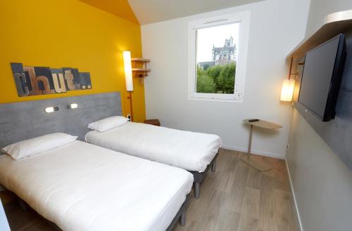 Habitación con dos camas individuales del hotel Ibis Budget Auxerre Centre. Foto 6