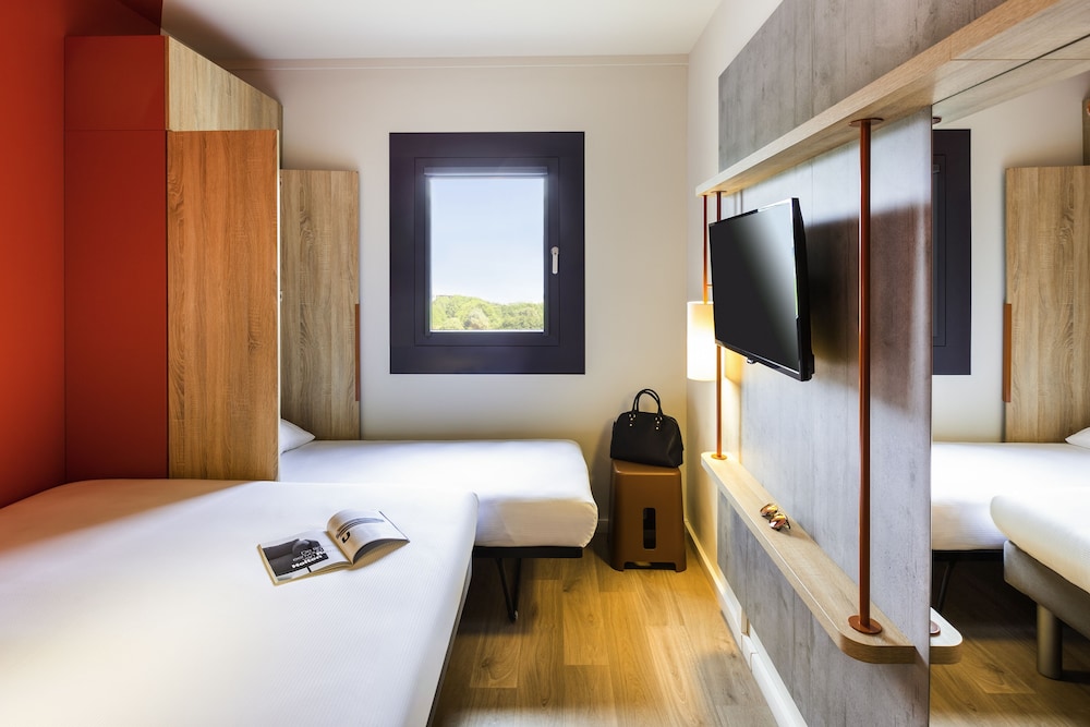 DOBLE - Habitación con una cama grande del hotel Ibis Budget Saint Genis Pouilly Geneva
