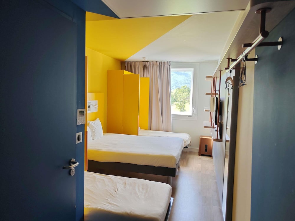 Habitación Familiar del hotel Ibis Budget Saint Genis Pouilly Geneva. Foto 5