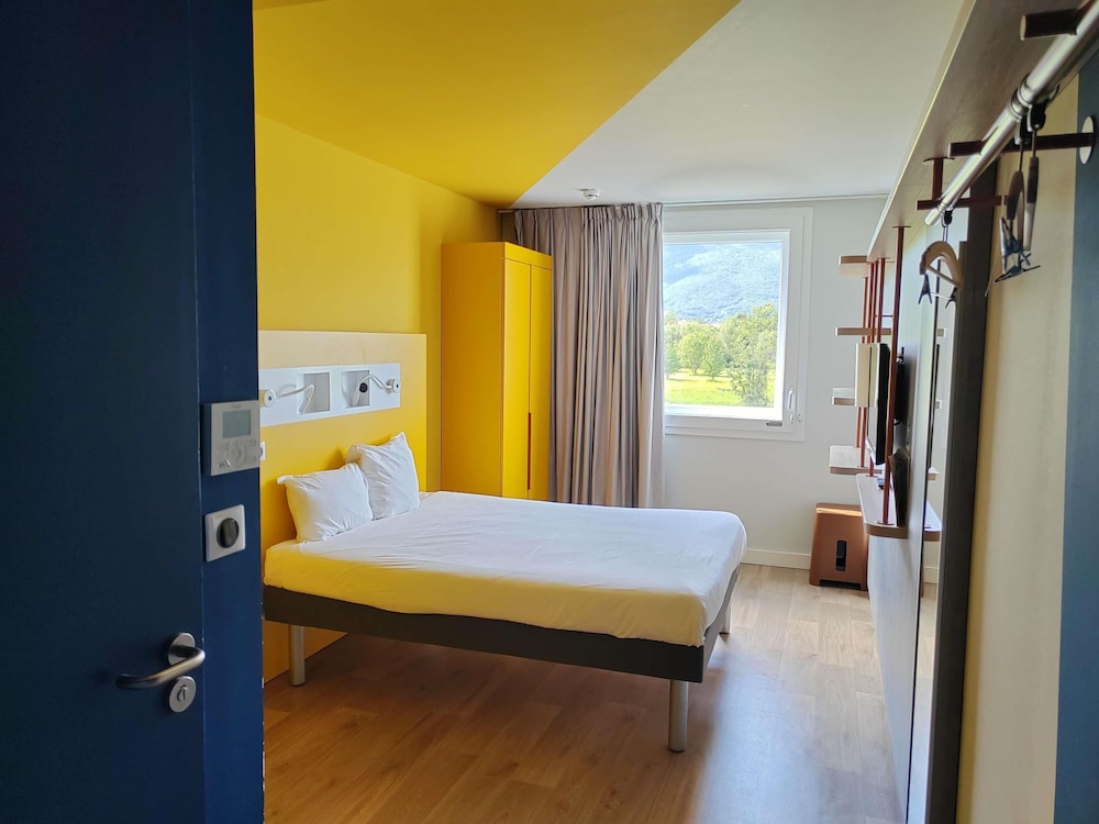 Habitación Familiar del hotel Ibis Budget Saint Genis Pouilly Geneva. Foto 8