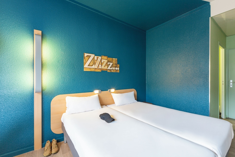 MATRIMONIAL - Habitación con dos camas individuales para hasta 2 personas del hotel Ibis Budget Paris Porte De Pantin. Foto 1
