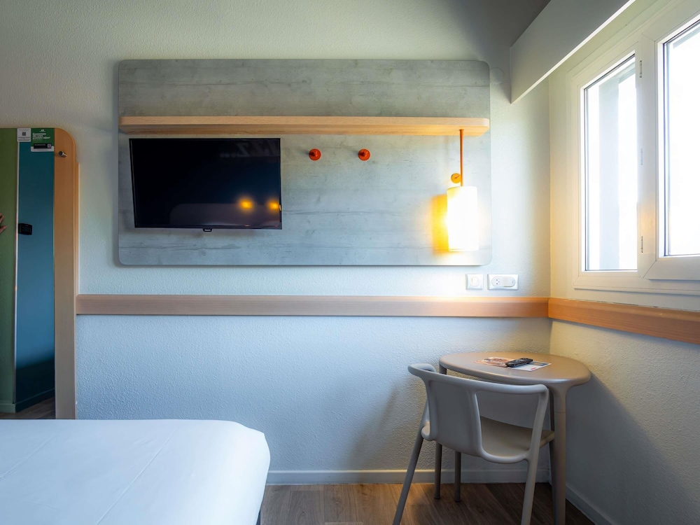 MATRIMONIAL - Habitación con dos camas individuales para hasta 2 personas del hotel Ibis Budget Paris Porte De Pantin. Foto 2