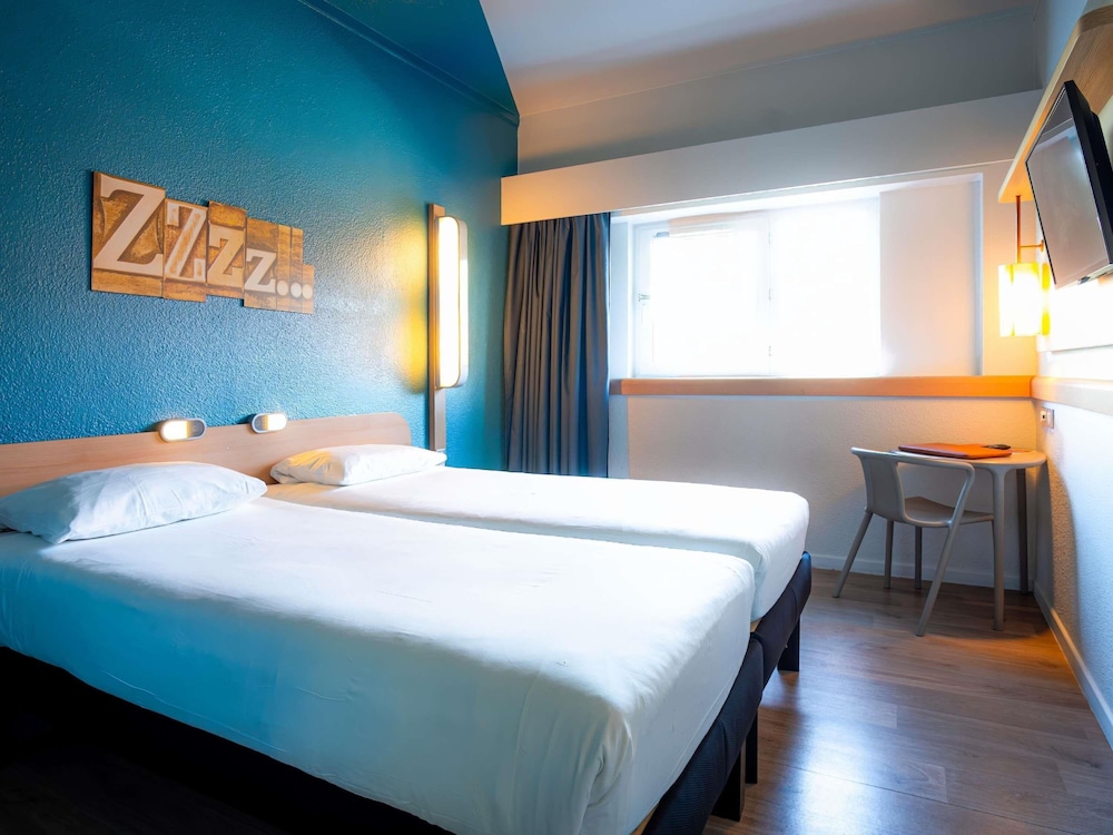 MATRIMONIAL - Habitación con dos camas individuales para hasta 2 personas del hotel Ibis Budget Paris Porte De Pantin. Foto 7