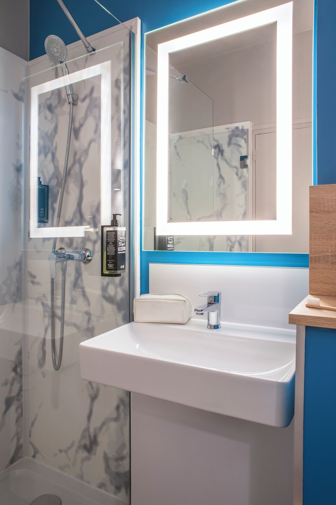 MATRIMONIAL - Habitación con dos camas individuales para hasta 2 personas del hotel Ibis Budget Paris Porte De Pantin. Foto 11