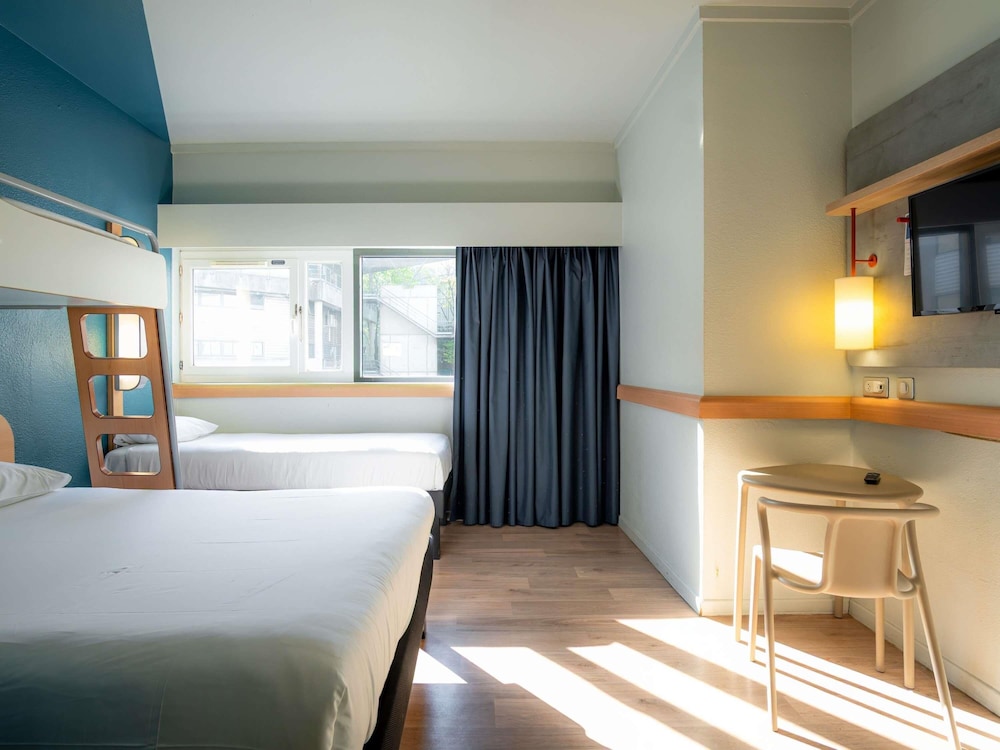 Habitación Familiar del hotel Ibis Budget Paris Porte De Pantin. Foto 4