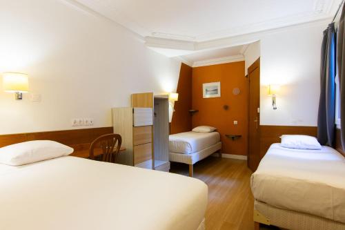 Habitación Cuádruple con aseo privado - Ducha compartida en la planta del hotel Marignan