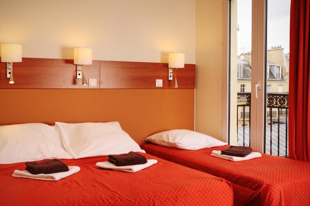 Habitación Triple con ducha y aseo privados del hotel Marignan. Foto 10