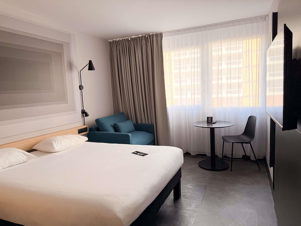 Habitación Standard con una cama doble y una cama individual del hotel Ibis Ales Centre Ville