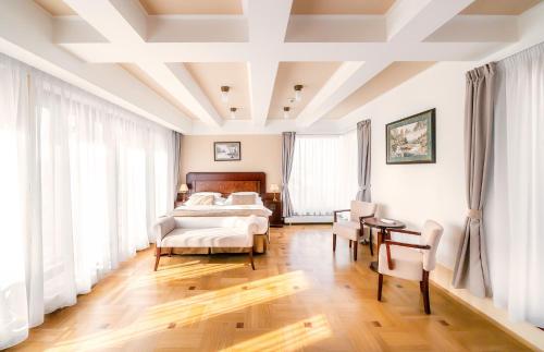 Suite Panorama con vistas al castillo del hotel Majestic Plaza Prague. Foto 3