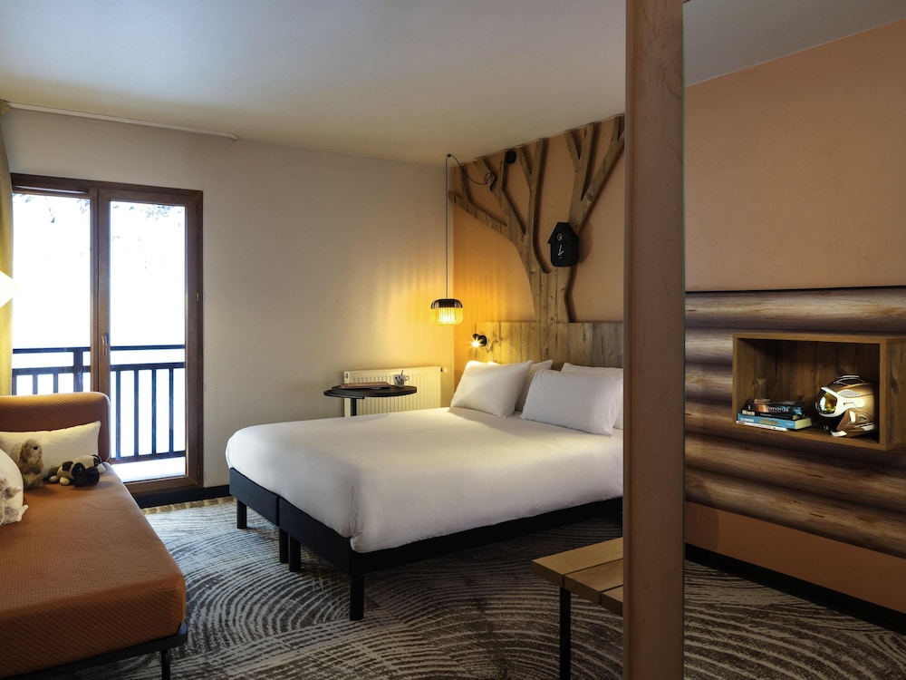 Habitación triple con cama doble y chaise longue individual o 3 camas individuales del hotel Ibis Styles Les Houches Chamonix