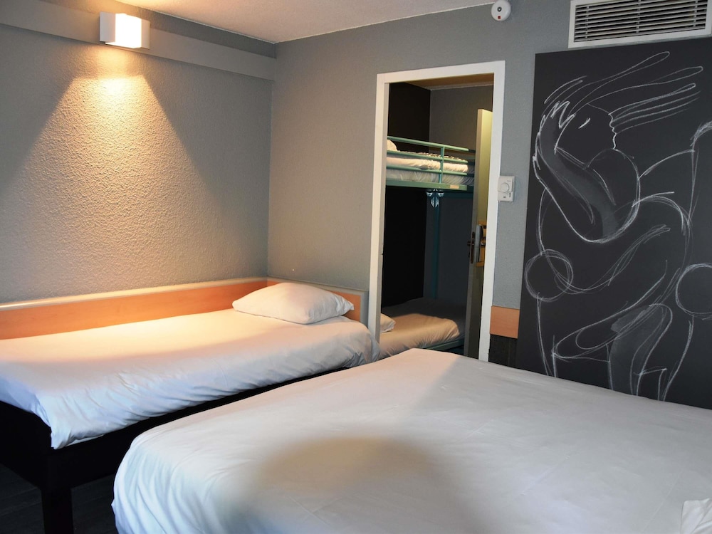 Habitación estándar con 2 camas individuales del hotel Ibis Nevers. Foto 5