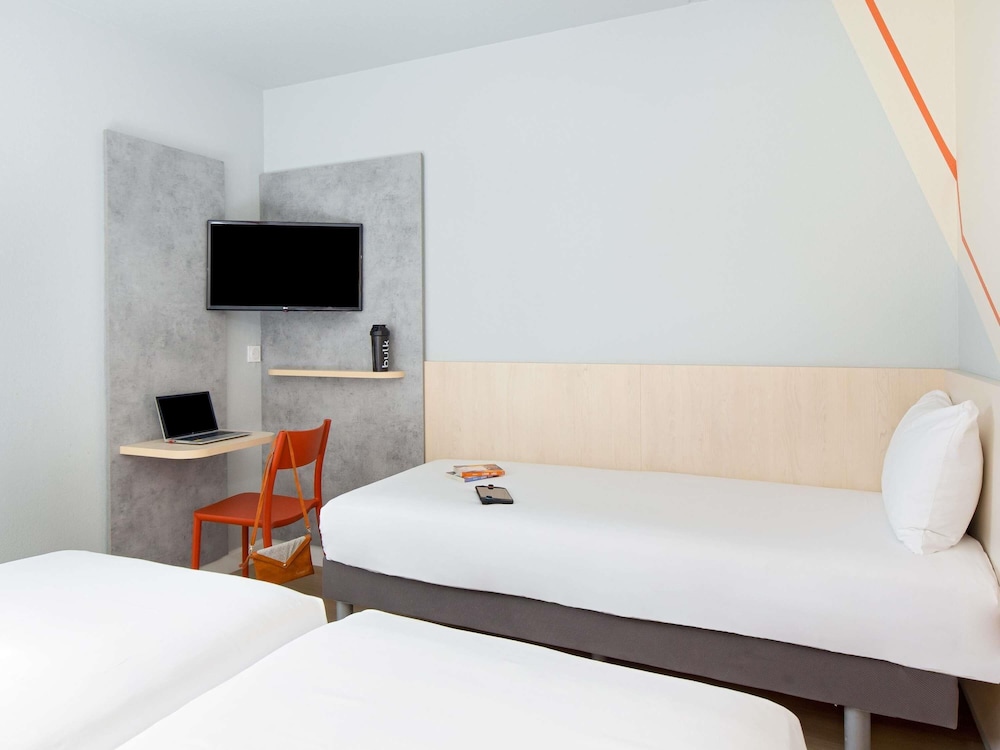 Habitación Triple con 3 camas individuales del hotel Ibis Budget Toulon Centre