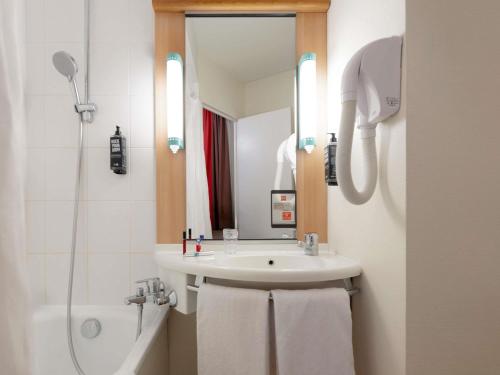 Habitación Doble Estándar - 2 camas del hotel Ibis Nancy Centre Gare Et Congres. Foto 6