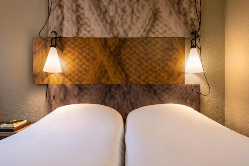 Habitación Doble Estándar - 2 camas del hotel Ibis Paris Rueil Malmaison. Foto 3