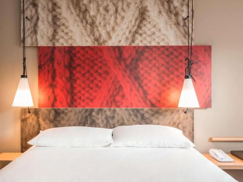 Habitación Doble Estándar del hotel Ibis Paris Rueil Malmaison. Foto 2