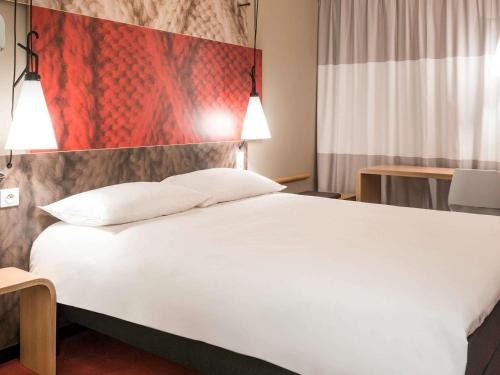 Habitación Doble Estándar del hotel Ibis Paris Rueil Malmaison. Foto 7