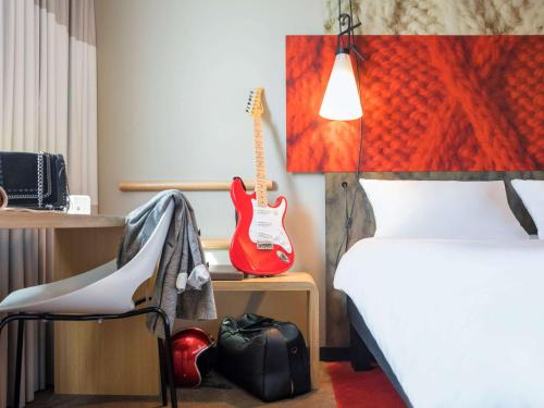 Habitación Doble Estándar del hotel Ibis Paris Rueil Malmaison. Foto 9