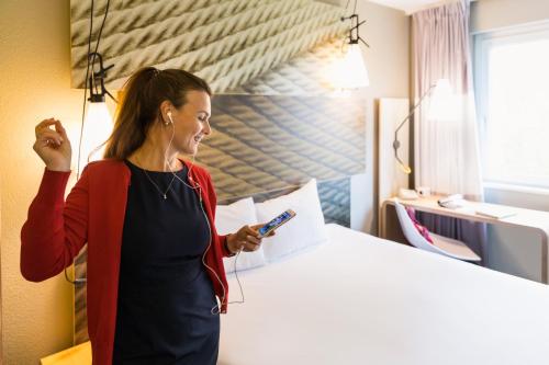 Habitación Doble Estándar del hotel Ibis Paris Rueil Malmaison. Foto 10