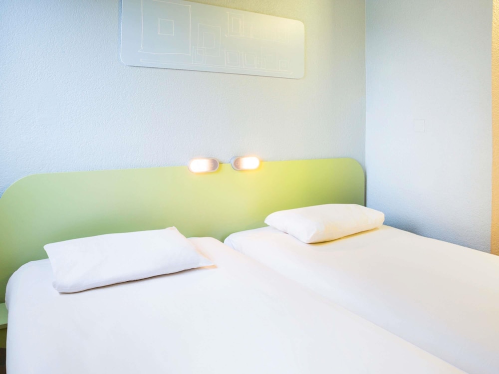 Habitación con dos camas individuales del hotel Ibis Budget Thonon Les Bains