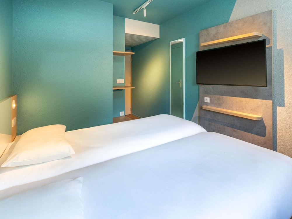 Habitación con dos camas individuales del hotel Ibis Budget Nantes Sainte Luce. Foto 5