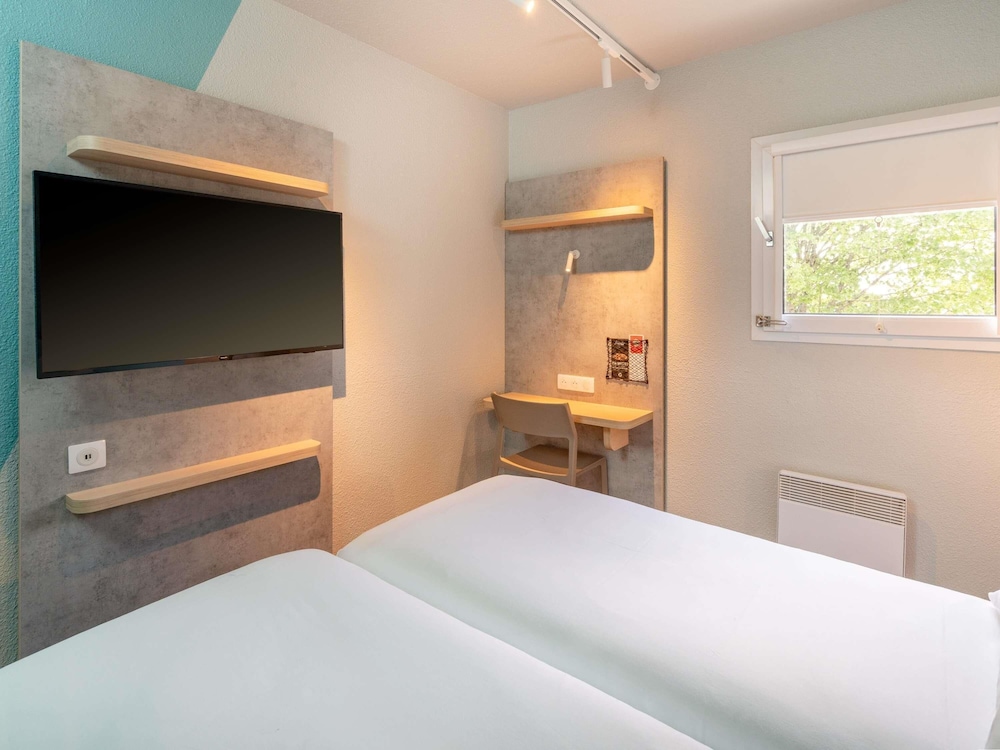 Habitación con dos camas individuales del hotel Ibis Budget Nantes Sainte Luce. Foto 7
