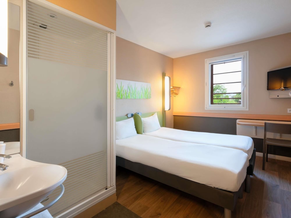 GEMELA - Habitación con camas gemelas del hotel Ibis Budget Manosque Cadarache. Foto 1