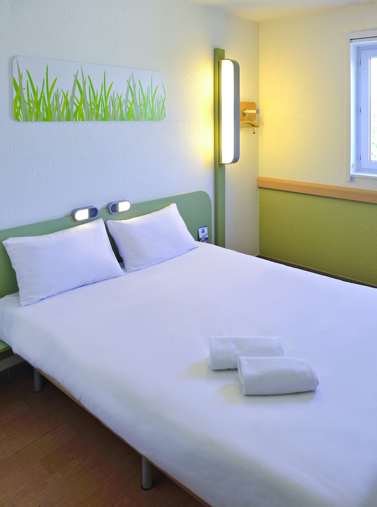 DOBLE - Habitación con una cama grande del hotel Ibis Budget Santeny