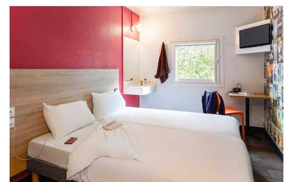 Habitación con 2 camas individuales, baño compartido (Side Car) del hotel f1 Aix En Provence Sainte Victoire