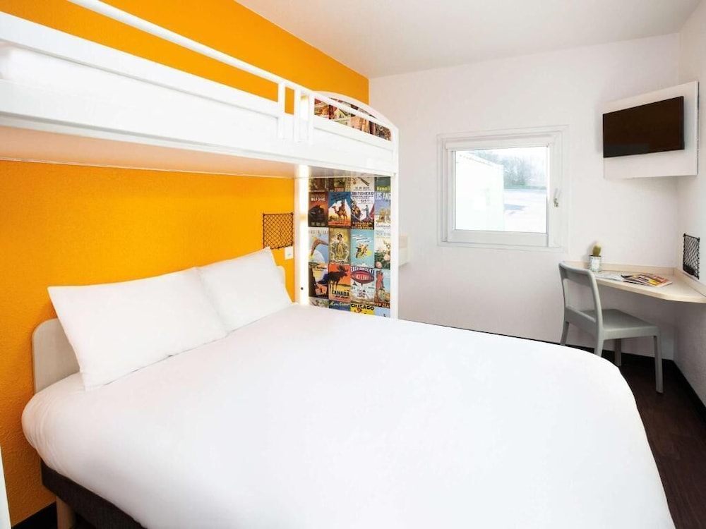 Habitación Break con 1 cama doble y 1 litera, para 3 viajeros como máximo del hotel f1 Orange Centre Échangeur A7 A9. Foto 1
