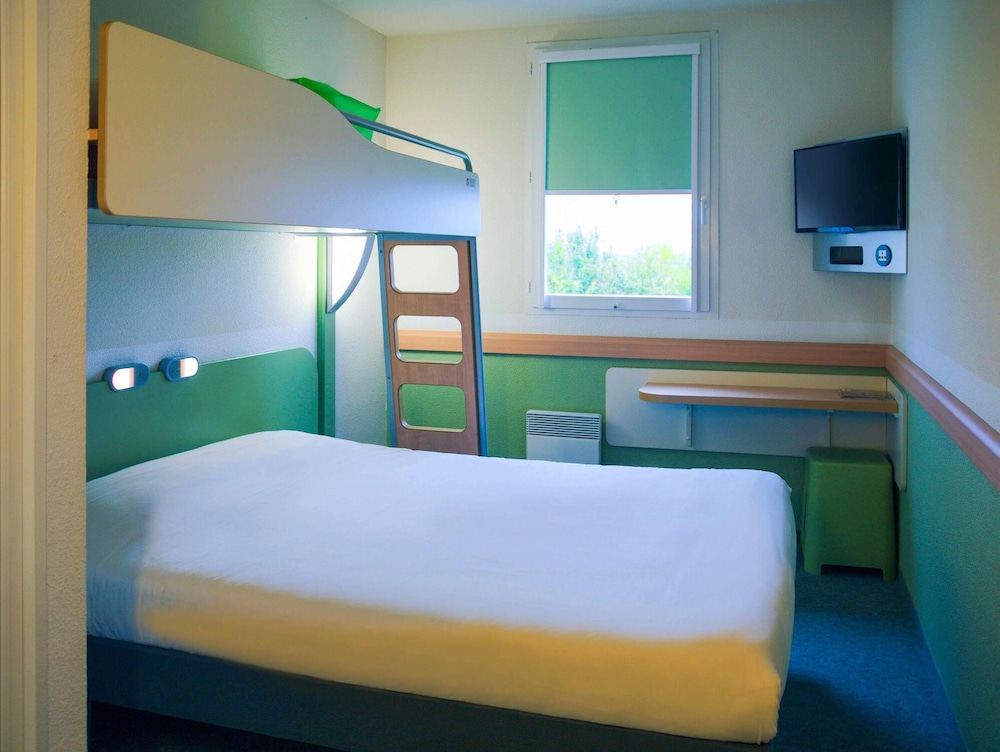 HABITACIÓN STANDARD con 1 cama doble y 1 litera del hotel Ibis Budget Niort - La Crèche
