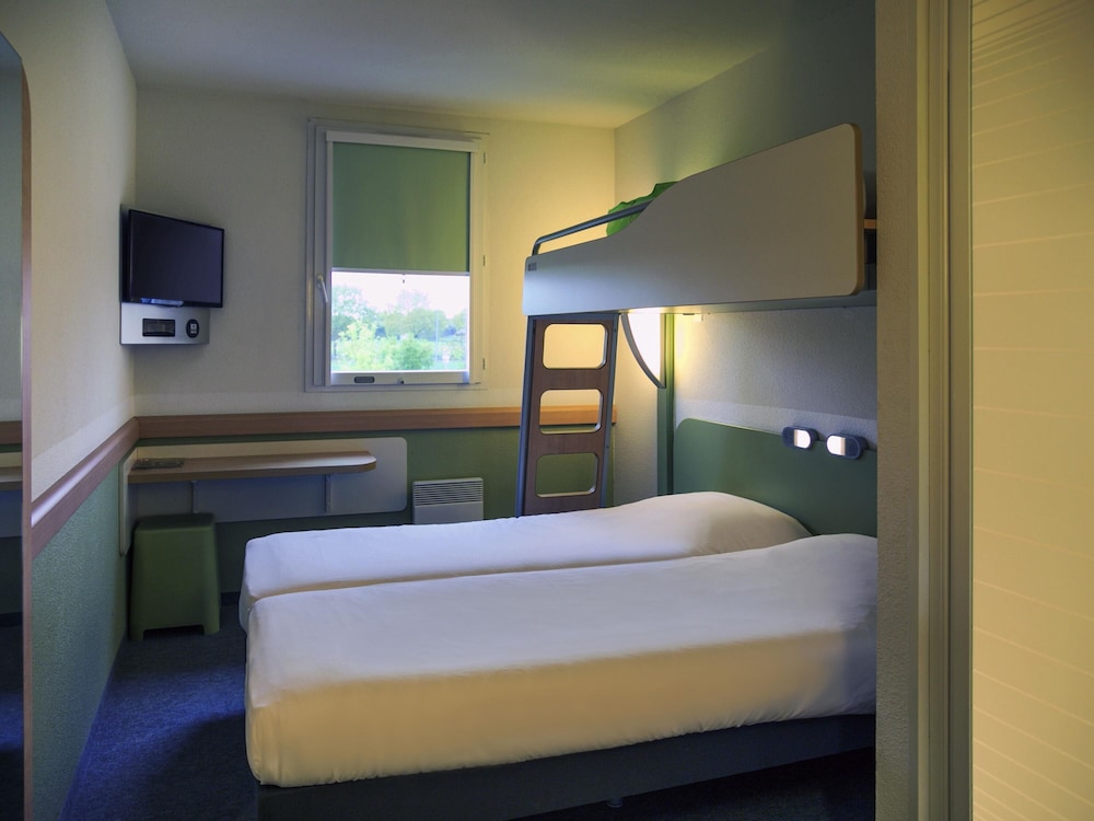 Habitación triple Cama Litera Con Vistas 2 Camas individuales del hotel Ibis Budget Niort - La Crèche