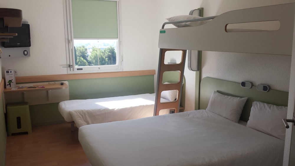 Habitación Familiar del hotel Ibis Budget Marseille La Valentine. Foto 2