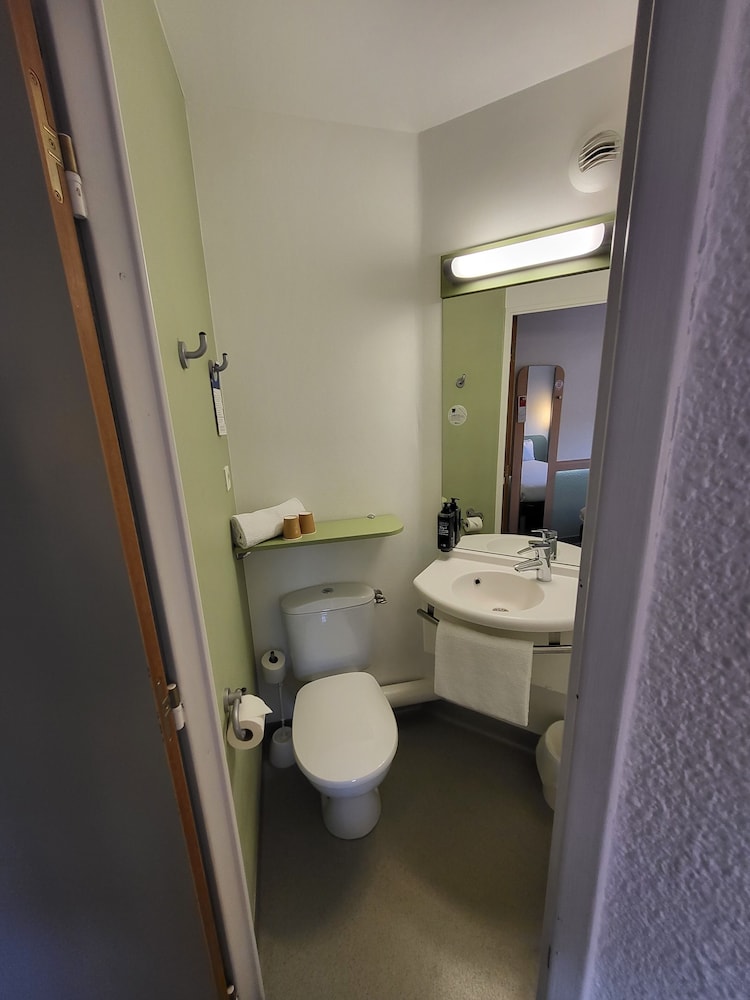 Habitación Familiar del hotel Ibis Budget Marseille La Valentine. Foto 6