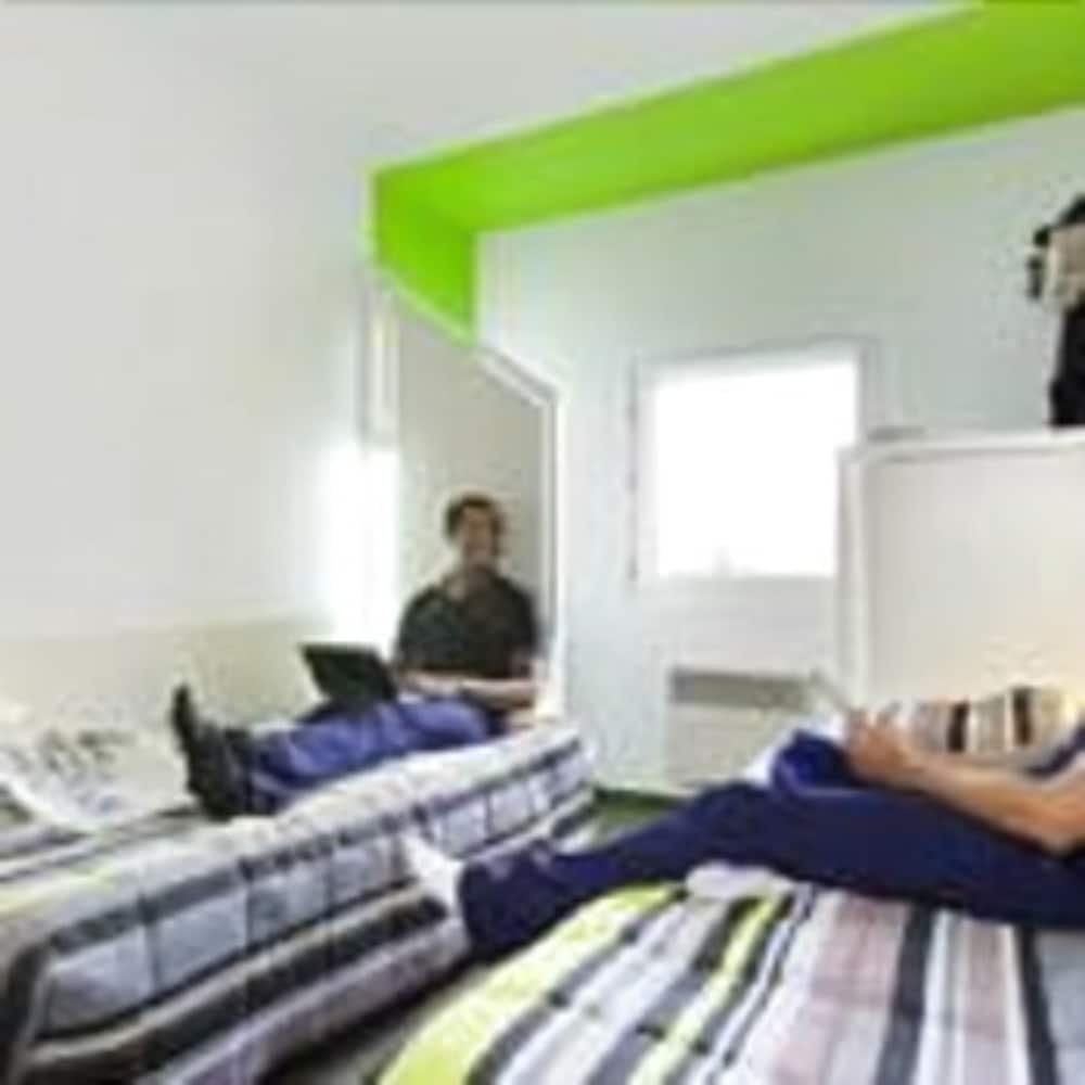 Habitación TRIO para un máximo de tres personas. Ideal para familias, parejas o amigos del hotel f1 Vesoul. Foto 1
