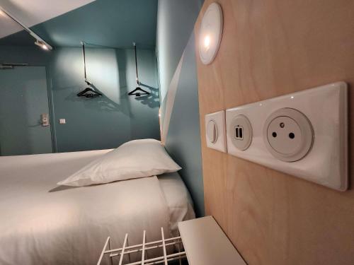 Double Reboost Room del hotel Ibis Budget Chambourcy Saint Germain. Foto 4