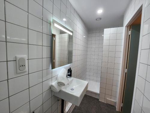 Double Reboost Room del hotel Ibis Budget Chambourcy Saint Germain. Foto 8