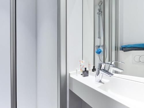 Habitación Cabrio con baño privado. Novedad #ontheroad del hotel f1 Villepinte Parc Des Expositions. Foto 2