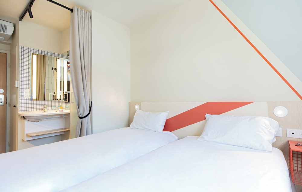Habitación doble con dos camas individuales para hasta 2 personas del hotel Ibis Budget Marseille L'estaque. Foto 7