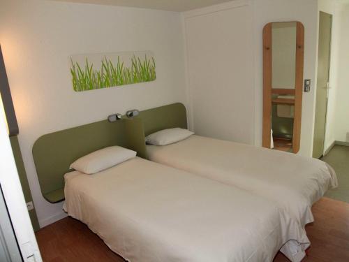 MATRIMONIAL - Habitación con dos camas individuales para hasta 2 personas del hotel Ibis Budget Nice Palais Nikaia. Foto 2