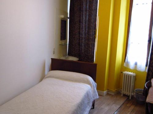 Habitación Individual con baño y aseo compartidos del hotel Hotel D'orléans Paris Gare De L'est. Foto 1