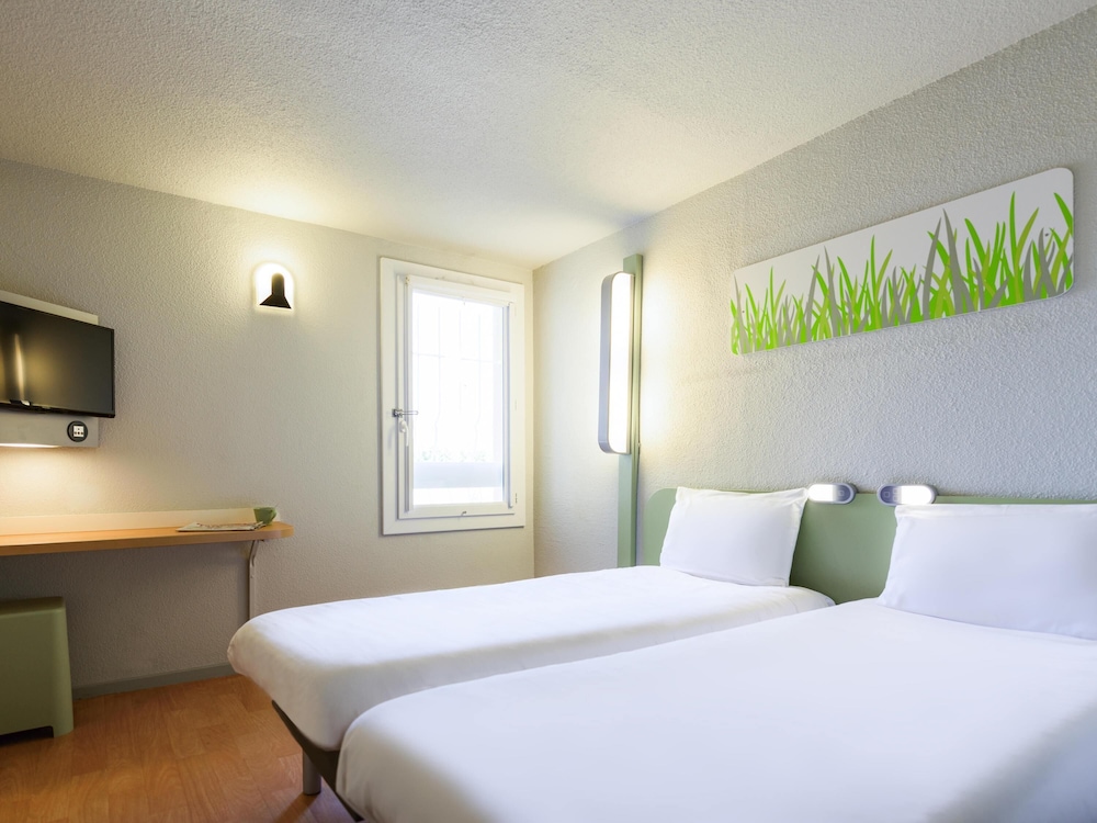 Habitación con dos camas individuales del hotel Ibis Budget Avignon Nord Le Pontet