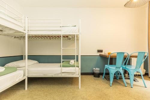 Habitación Cuádruple con ducha privada del hotel Young And Happy Latin Quarter By Hiphophostels. Foto 2