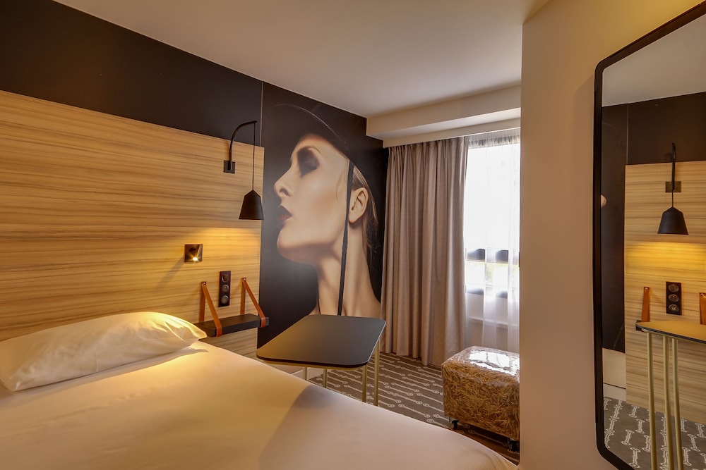 Habitación Estándar con 1 cama doble del hotel Ibis Styles Laval Centre Gare. Foto 2