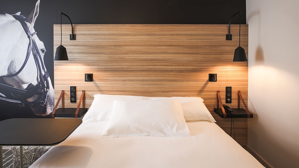 Habitación Estándar con 1 cama doble del hotel Ibis Styles Laval Centre Gare. Foto 3