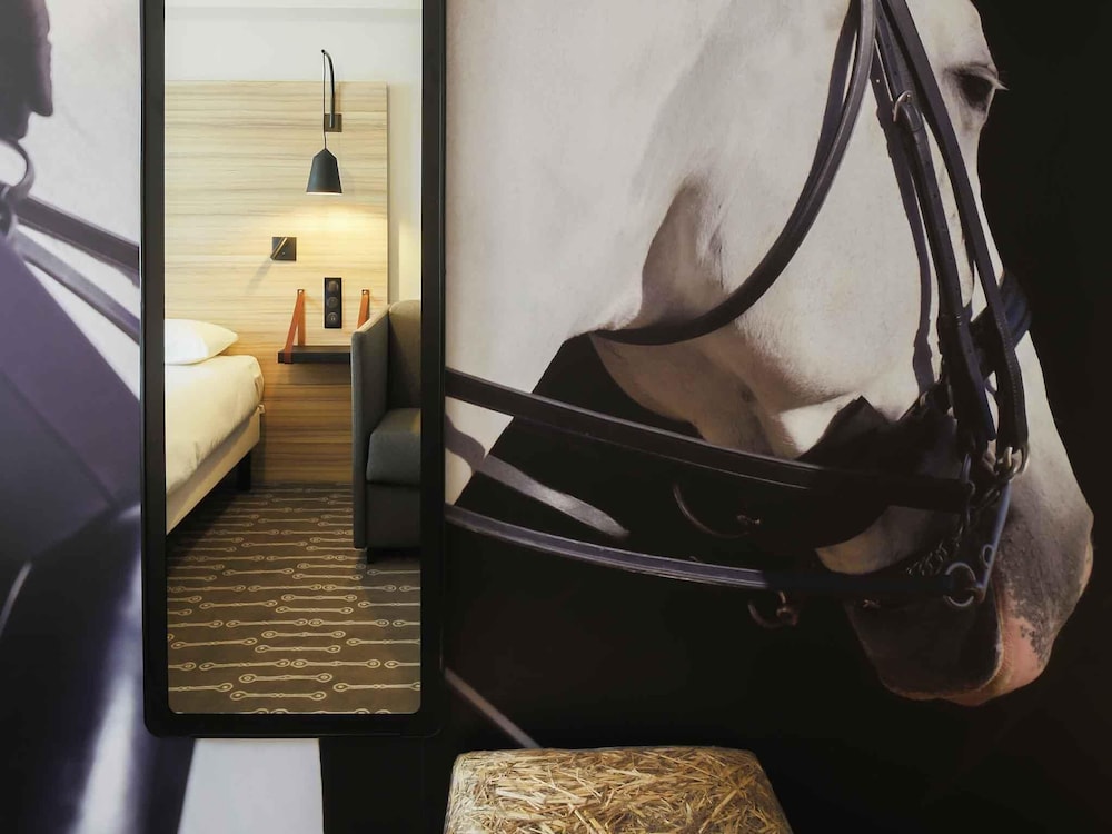 Habitación estándar con 1 cama doble y 1 sofá del hotel Ibis Styles Laval Centre Gare. Foto 5