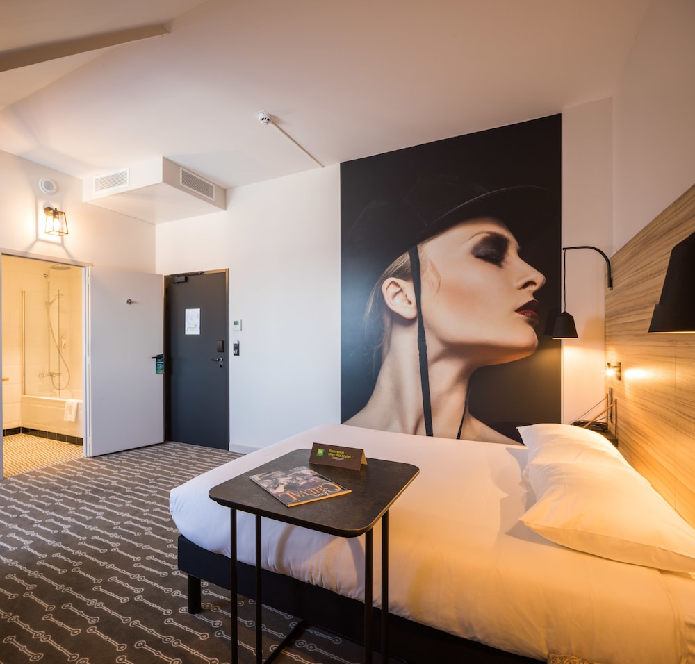 Habitación estándar con 1 cama doble y 1 sofá del hotel Ibis Styles Laval Centre Gare. Foto 9